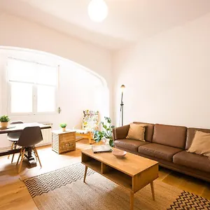  Apartamento Casa Playa Zurriola-aviso-obras En La Fachada Del Patio Hasta Mayo O Junio-no Ha Habido Quejas Por El Ruido-precio Bajo- House Playa Zurriola-warning-works On The Facade Of The Patio Until Or June-there Have Been No Noise Complaints- Price España